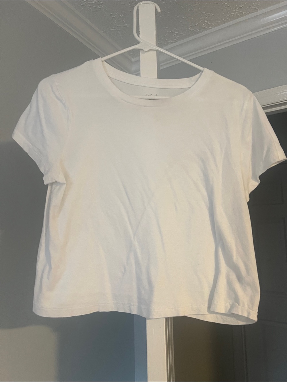 Universal Thread White Short Sleeve Crewneck Tee